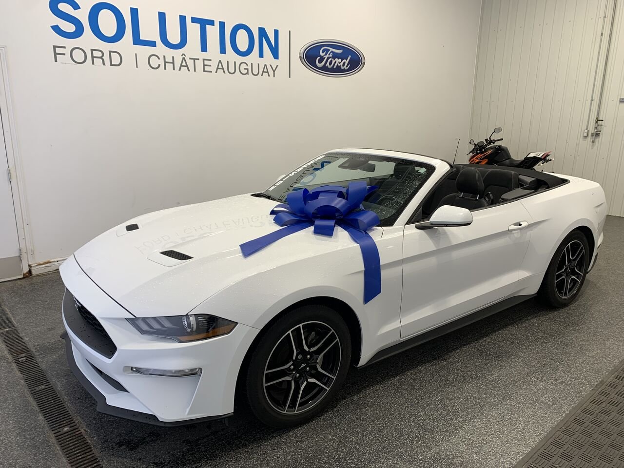 2022 Ford Mustang White Châteauguay - photo #0
