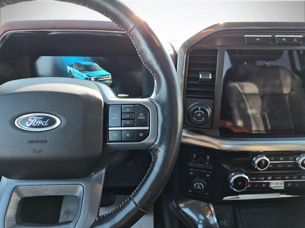 Ford F-150 2F304A | LARIAT 3.5L ** 502A ** SPORT ** TOIT PANO ** 20P ** HAYON ELECTRIQUE ** 6,5 pi 2023 Noir Saint-Jérôme - photo #11