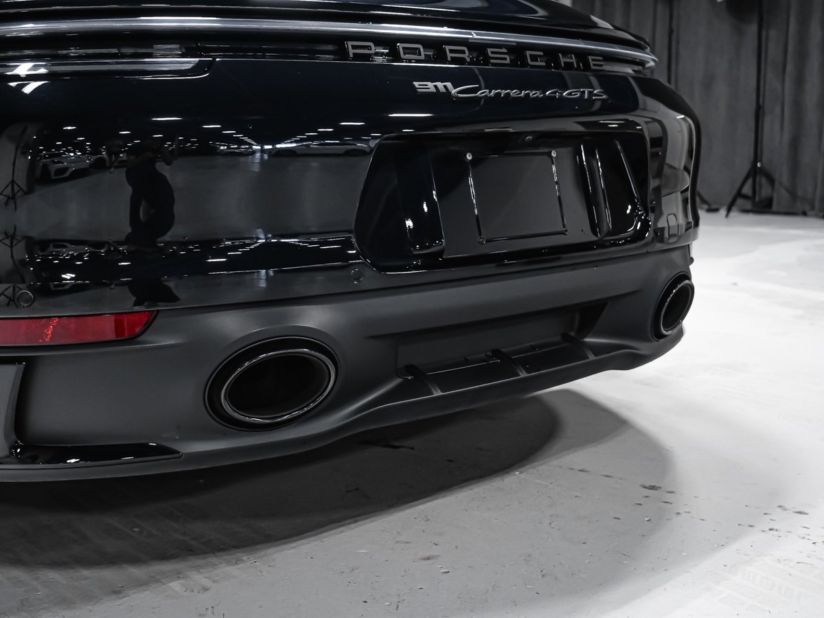 2024 Porsche 911 CARRERA 4 GTS Black Montreal - photo #9