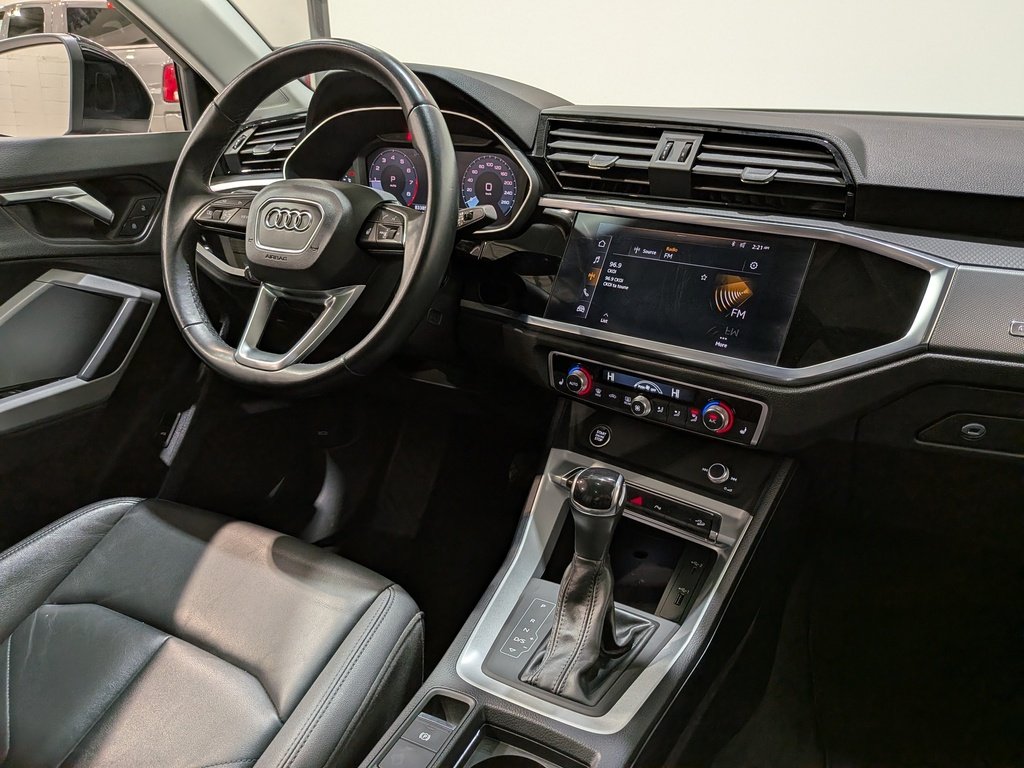 2021 Audi Q3 Progressiv 45 TFSI quattro Black Val-David - photo #18