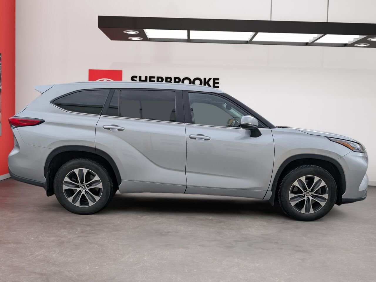 2023 Toyota Highlander 5TDKDRBH8PS027958 Silver Sherbrooke - photo #2