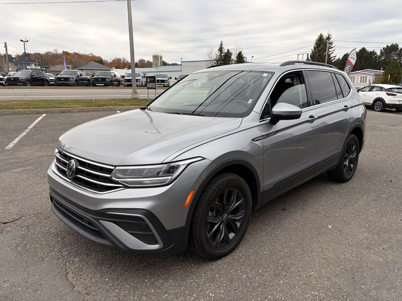 2024 VOLKSWAGEN TIGUAN SE/WOLFSBURG Comfortline 4MOTION Grey Montmagny - photo #2