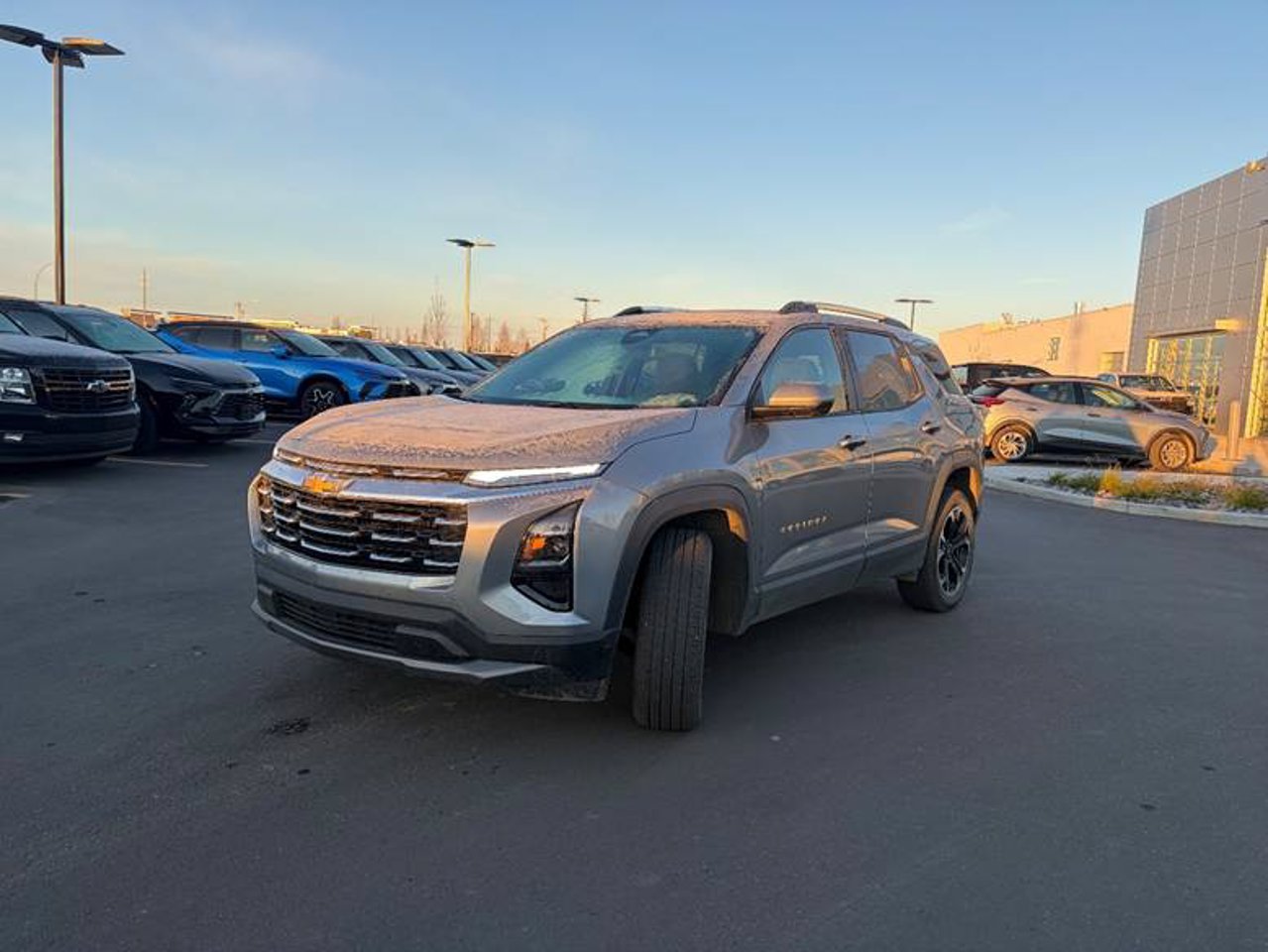 2025 Chevrolet Equinox AWD 4dr LT w/2LT Grey Sherwood Park - photo #2