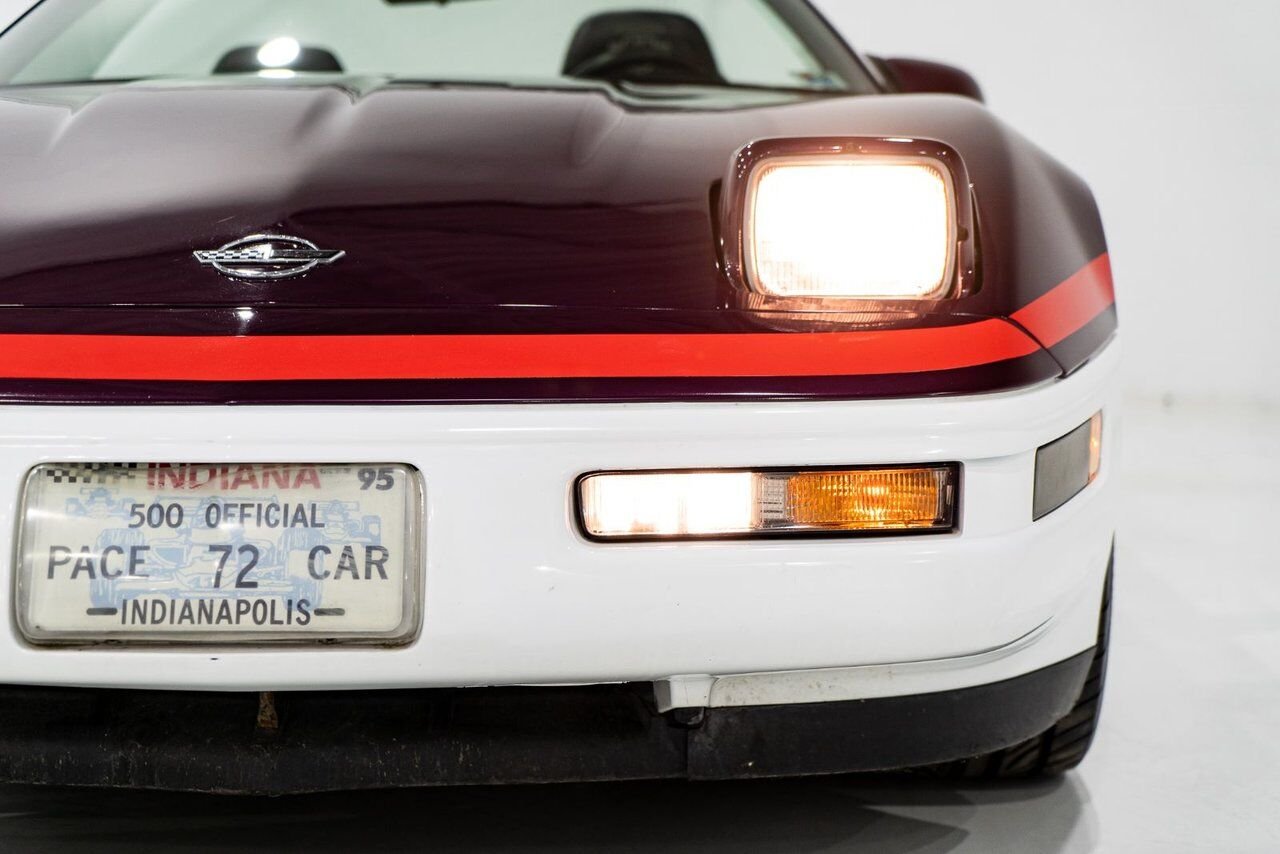 Chevrolet Corvette Convertible Pace Car 1995 Mauve Montréal - photo #45