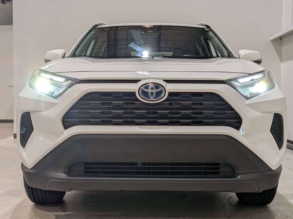 2022 Toyota RAV4 Hybrid XLE AWD White Val-David - photo #1
