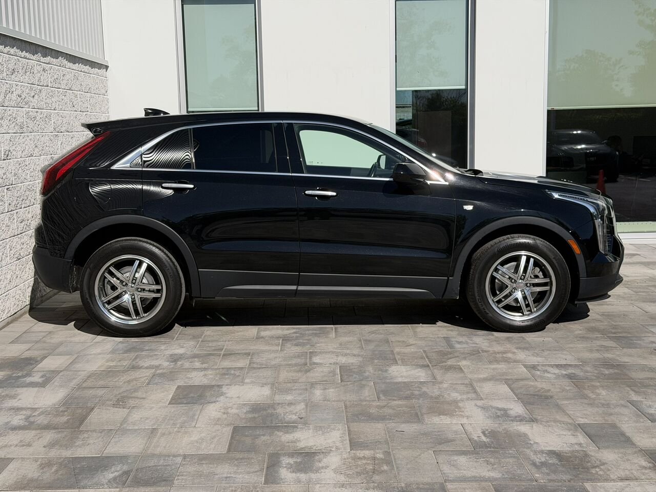 2019 Cadillac XT4 LUXURY AWD Black Laval - photo #3
