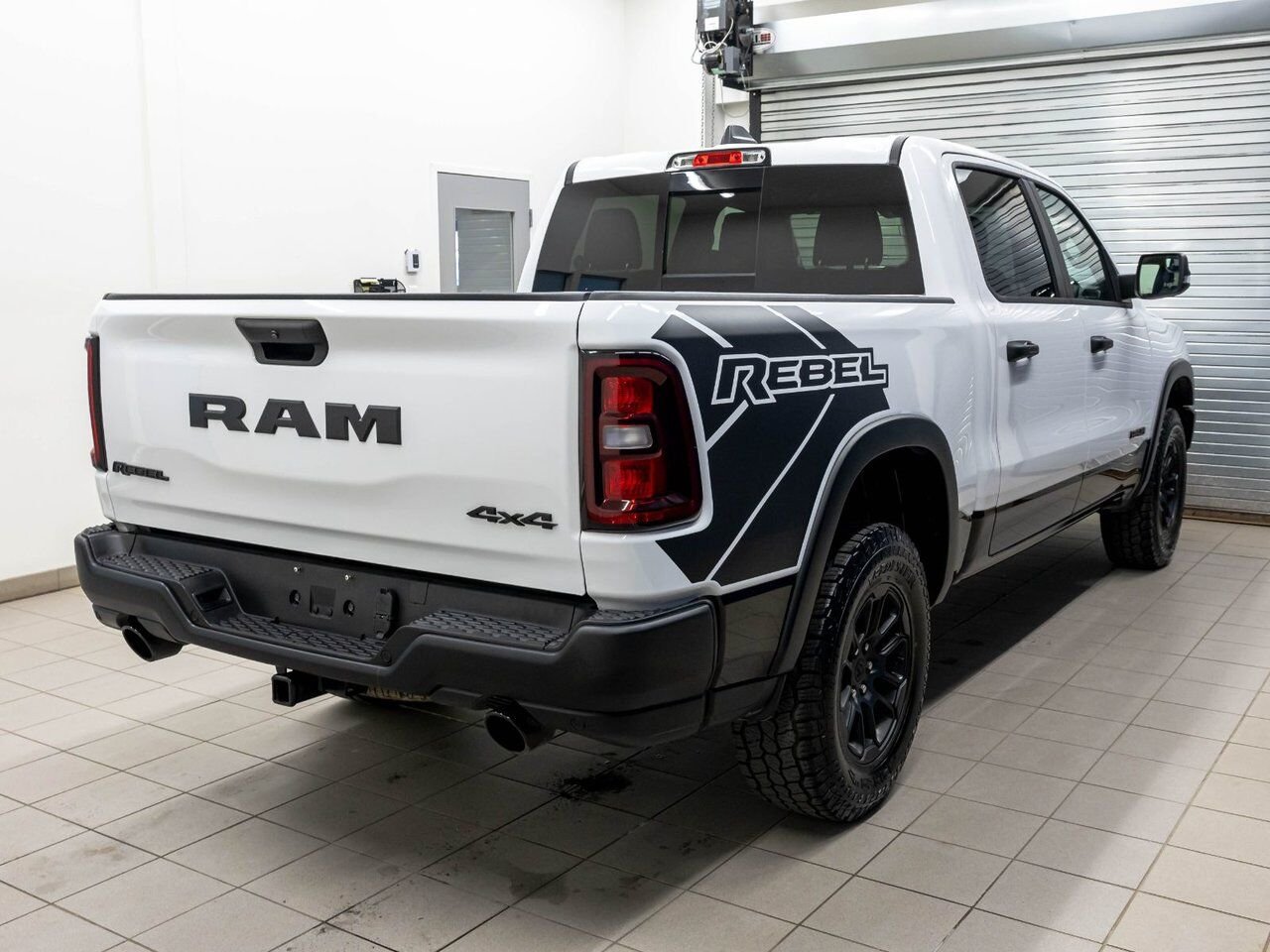 Ram 1500 REBEL CREW 4X4 *NAV* SIÈGES CHAUF CARPLAY REG ADAP 2026 Blanc Saint-Jérôme - photo #8