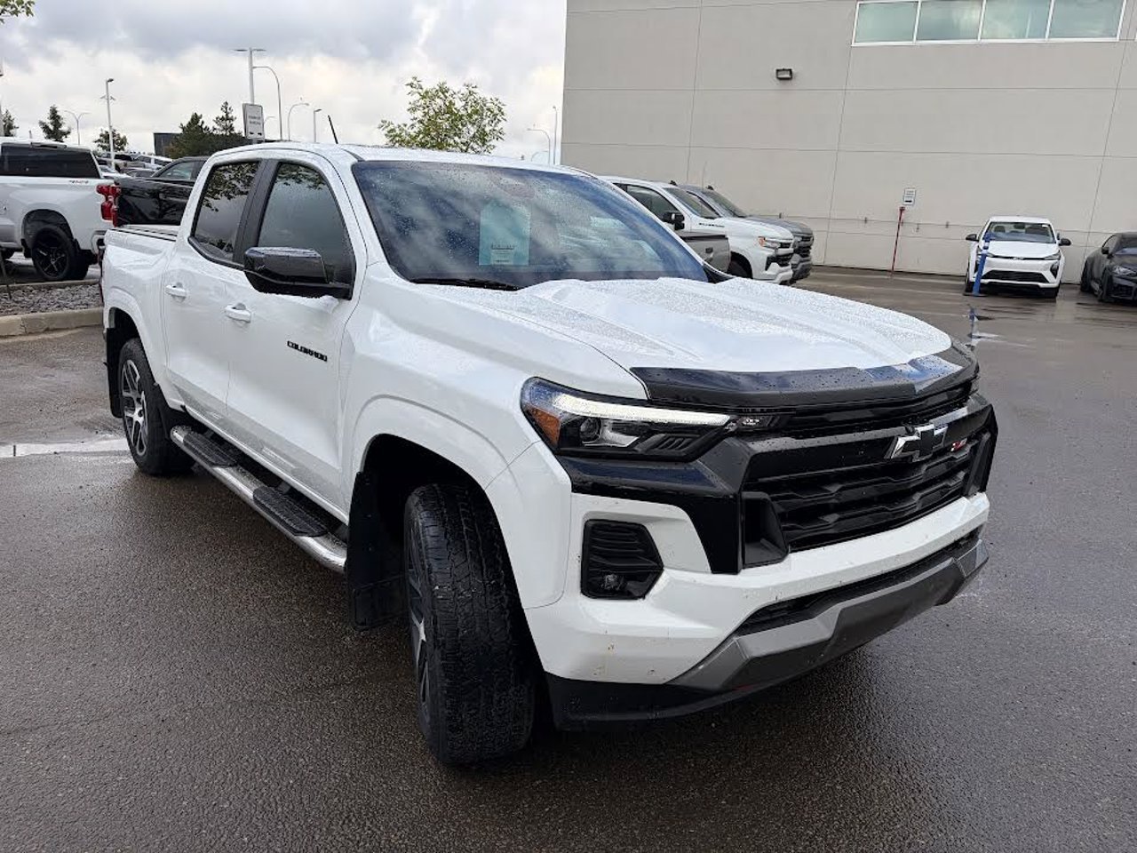 2024 Chevrolet Colorado 4WD Crew Cab Z71 White Sherwood Park - photo #1