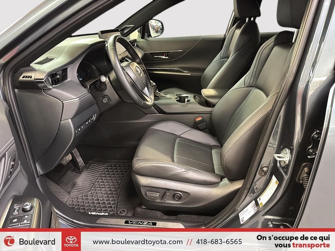 2024 Toyota Venza 98389A-95 | XLE Blue Québec - photo #9