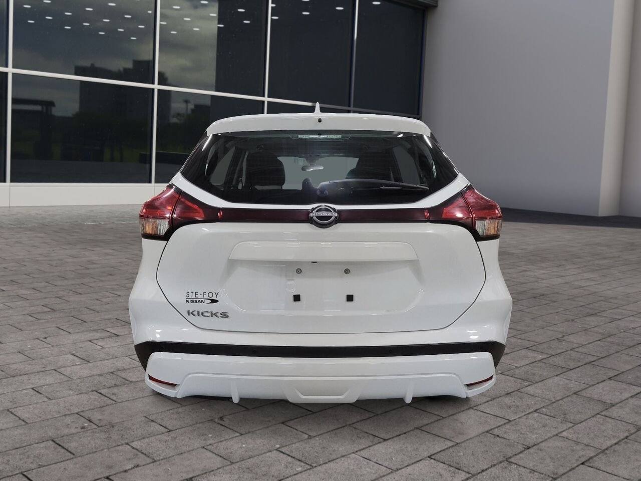 2025 Nissan KICKS PLAY S TA Grey Québec - photo #2
