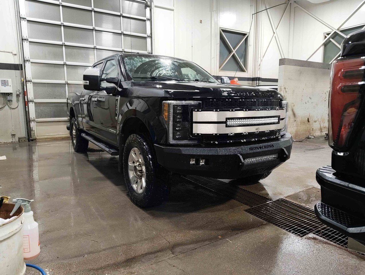 2018 Ford Super Duty F-350 Platinum 4WD Crew Cab 6.75' Box Black Sherwood Park - photo #2