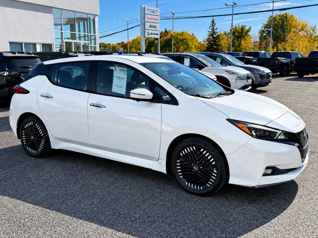 2023 Nissan Leaf White Saint-Basile-le-Grand - photo #2