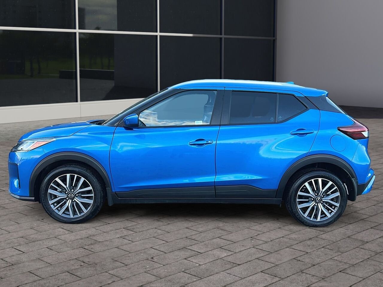 2025 Nissan KICKS PLAY S TA Blue Québec - photo #2