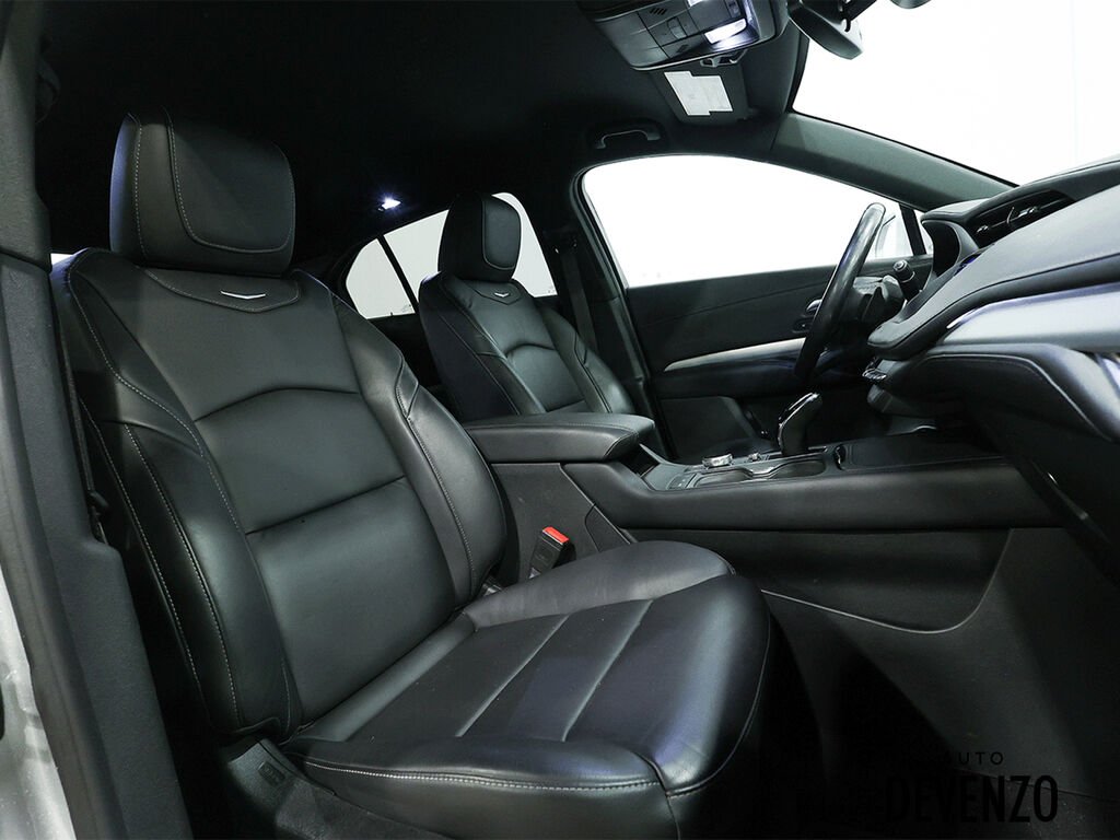 2020 Cadillac XT4 Silver Saint-Eustache - photo #7