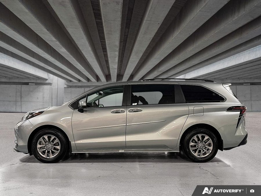 2025 Toyota Sienna XLE 01J9 Celestial Si
