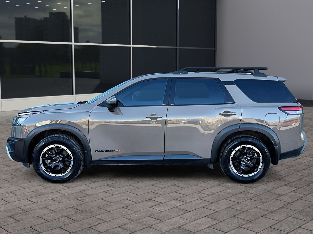 2024 Nissan Pathfinder ROCK CREEK Beige Québec - photo #2