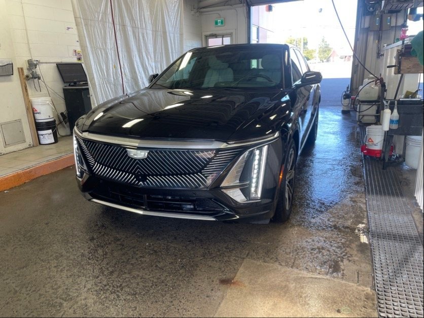 2024 Cadillac LYRIQ 450E LUXURY *TOIT* NAV CUIR SIÈGES CHAUF REG ADAPT Black