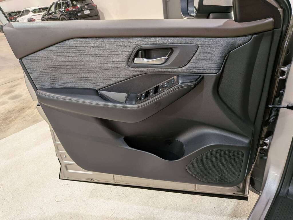 Nissan Rogue 2023 Beige Val-David - photo #33
