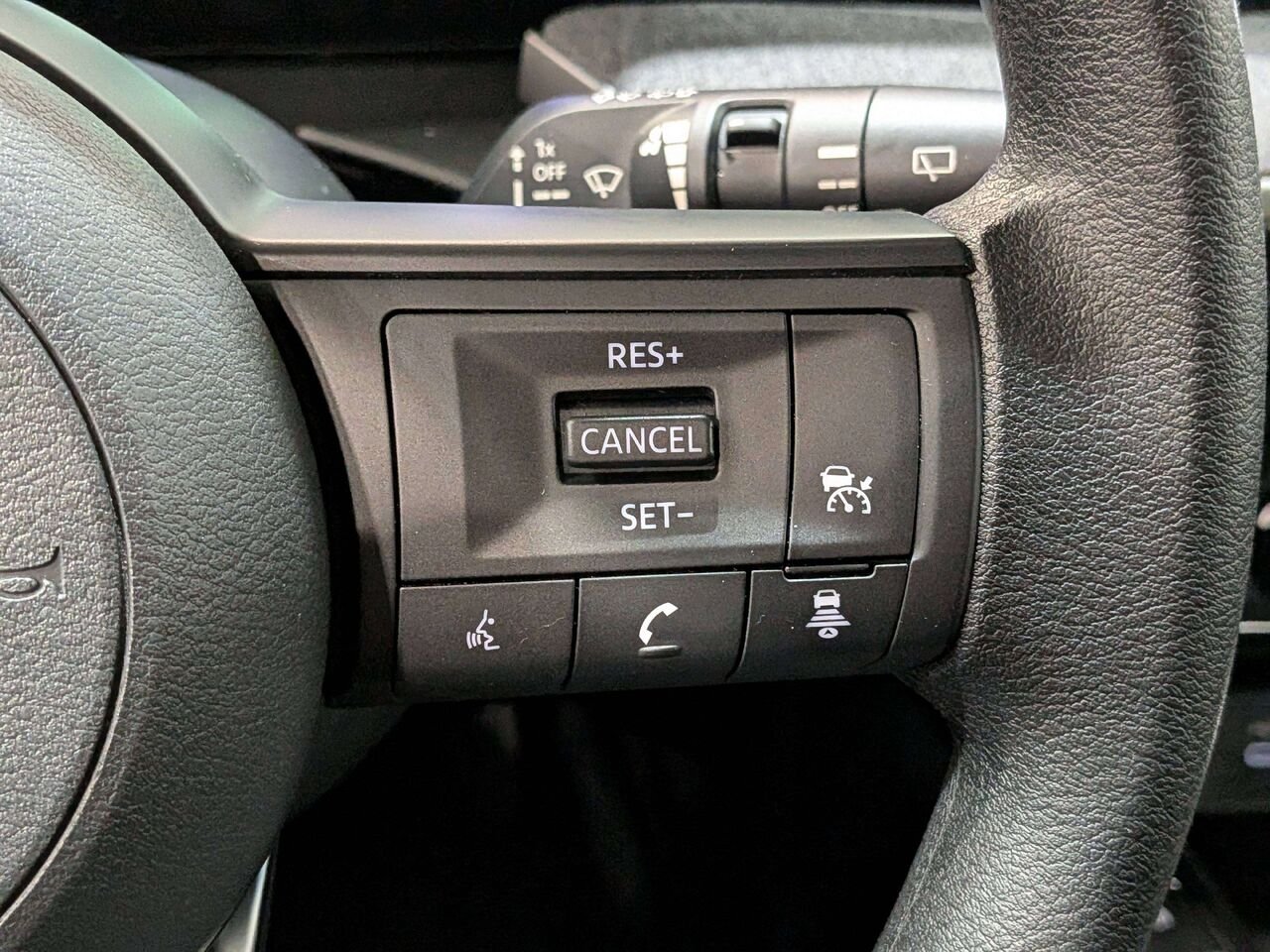 2026 Nissan Kicks S AWD White Val-David - photo #15