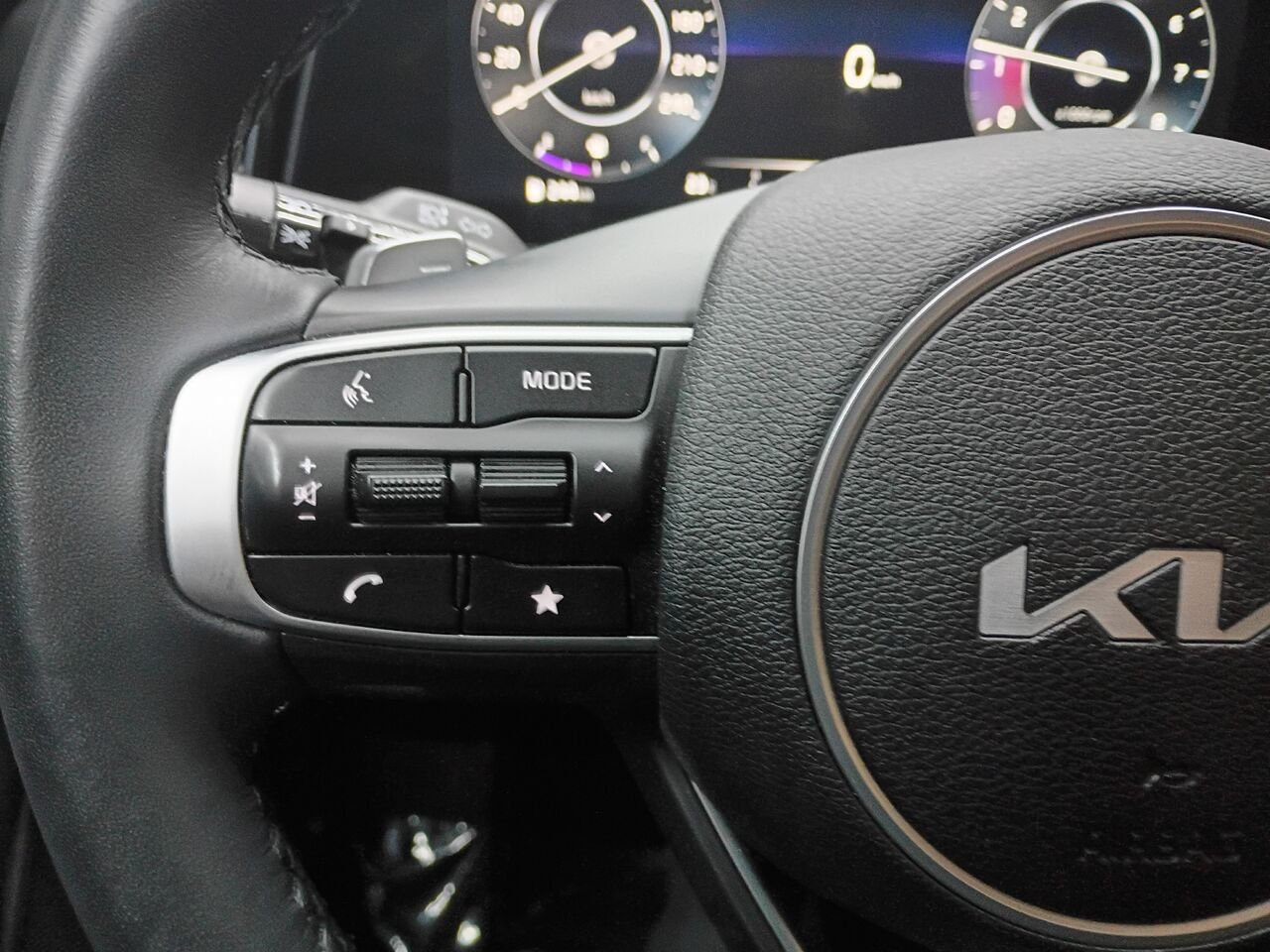 2025 Kia Sportage Grey Blainville - photo #24