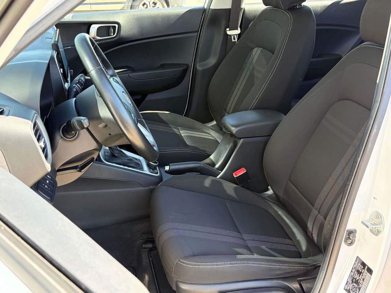 2021 Hyundai Venue White Gatineau - photo #12