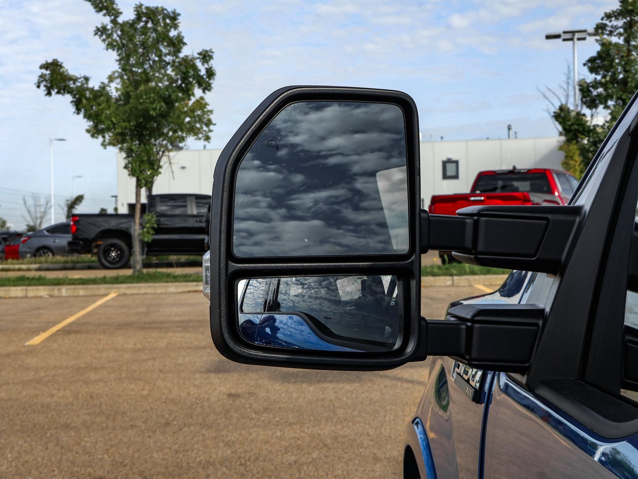 2020 Ford F-150 XLT 4WD SuperCrew 5.5' Box Blue Sherwood Park - photo #12