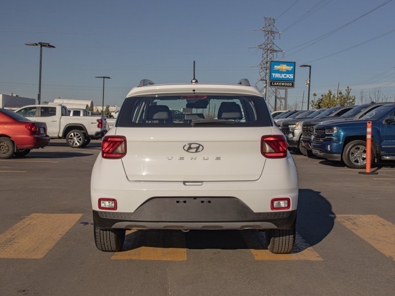 2024 Hyundai Venue Ultimate IVT w/Black Interior White Sherwood Park - photo #8