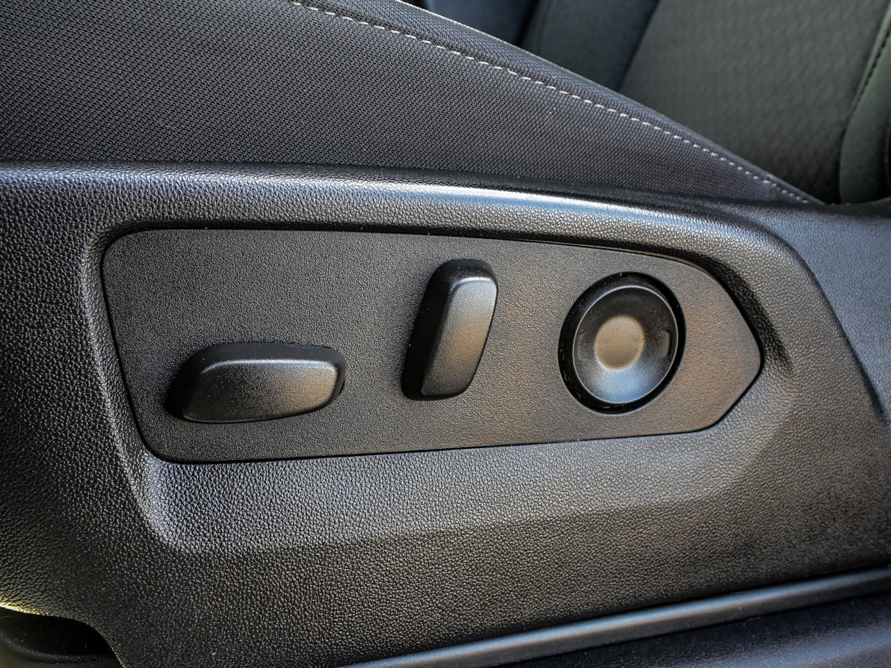 2024 Chevrolet Silverado 1500 4WD Crew Cab 147 LT White Sherwood Park - photo #16