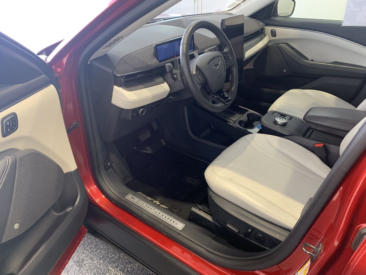 Ford Mustang Mach-E PREMIUM AWD Haut de gamme TI 2023 Rouge Châteauguay - photo #28