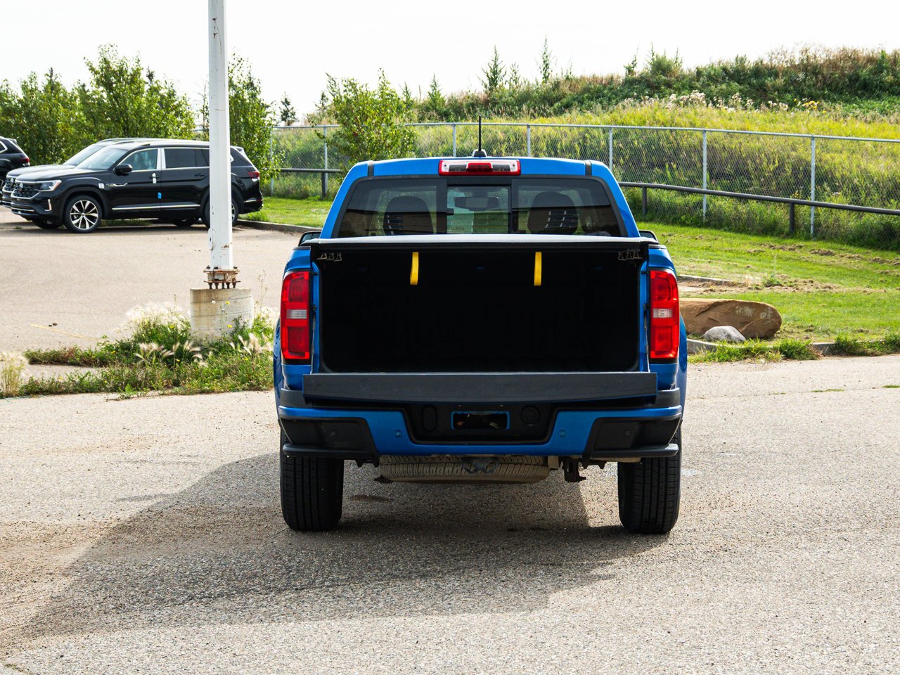 2021 Chevrolet Colorado 4WD Crew Cab 128 Z71 Blue Sherwood Park - photo #15