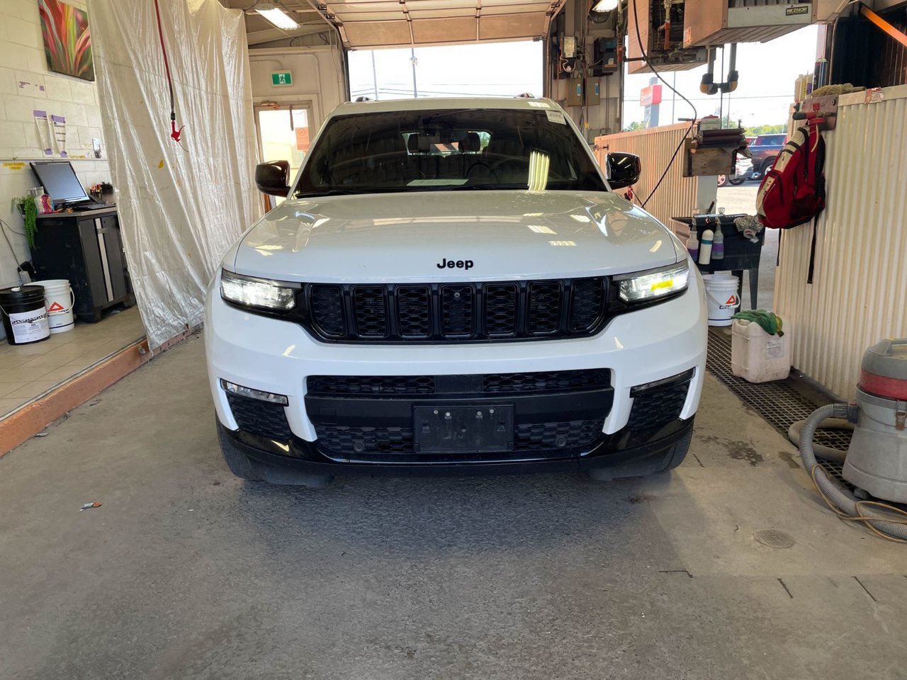 Jeep Grand Cherokee L LIMITED 4X4 *TOIT* NAV SIÈGES VENTIL HAYON ELECT 2024 Blanc Saint-Jérôme - photo #5