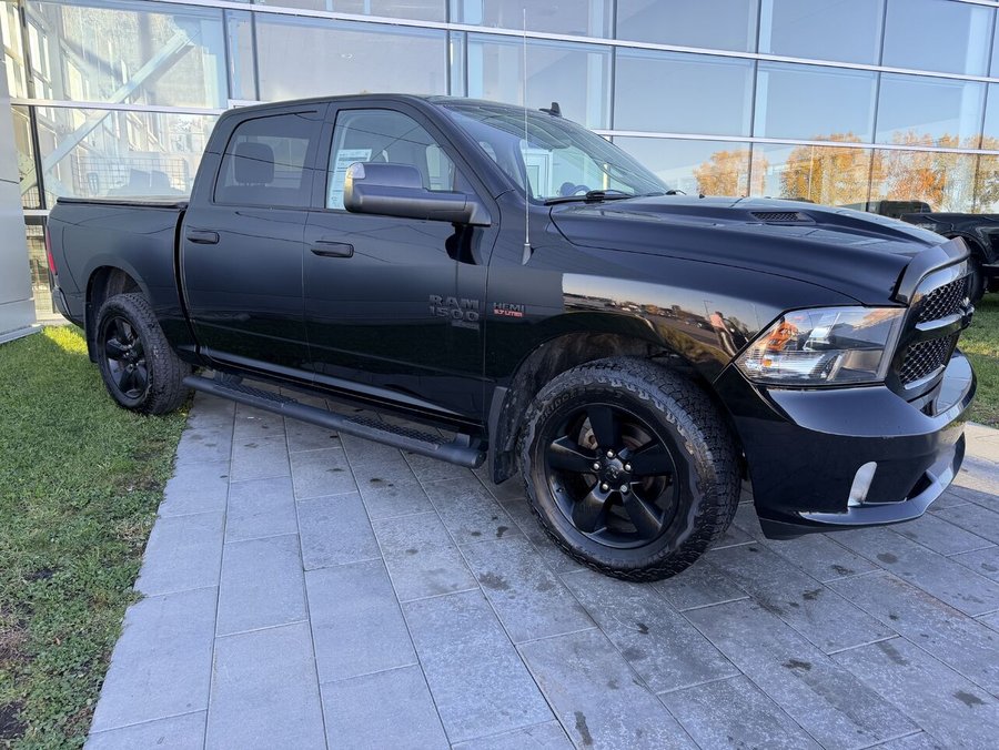 Ram 1500 Classic Express 5.7L ** ÉDITION NUIT ** GROS MIRROIRS ** GROUPE COMMODITÉ ** 5 pi 7 po 2020 Noir