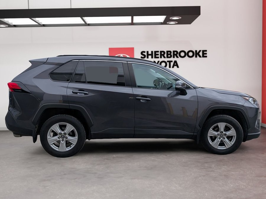Toyota RAV4 XLE/AWD/SIÈGES CHAUFFANTS/VOLANT CHAUFFANT/BLUETOOTH/AC BIZONE 2019 Gris