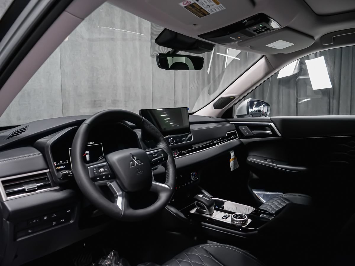 2026 Mitsubishi Outlander Plug-In Hybrid GT Moonstone Grey Premium Finish Montreal - photo #6