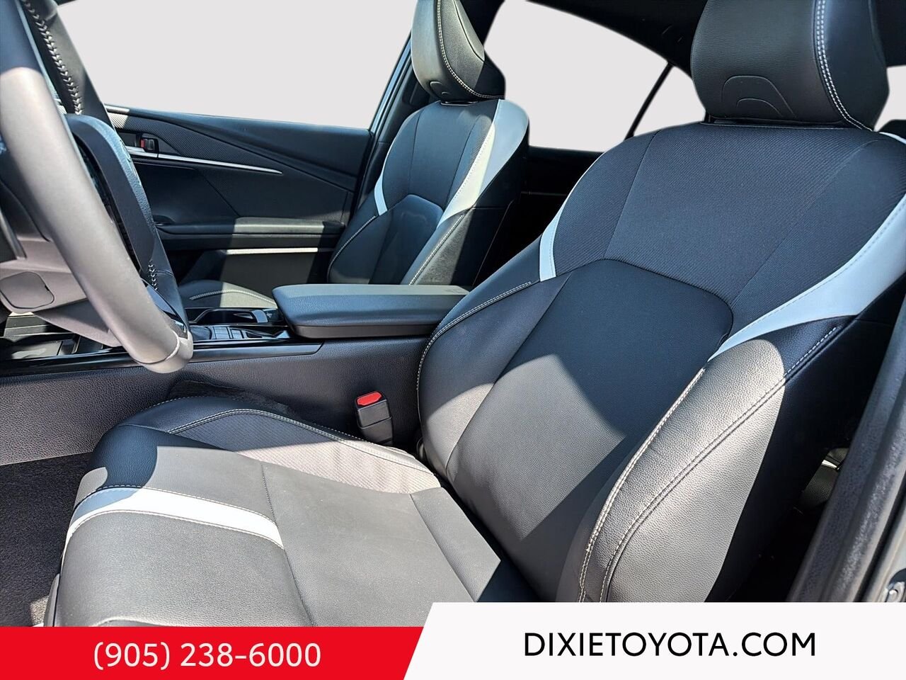 2025 Toyota Camry HYBRID SE UPGRADE AWD / CLEAN CARFAX / MOONROOF / ALLOY WHEELS / CARPLAY AND ANDROID AUTO Underground Mississauga - photo #8