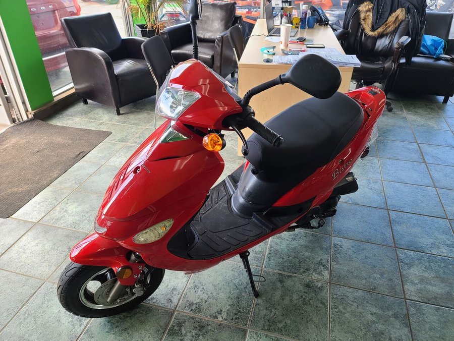 2020 SCOOTTERRE BISTRO 2020 Red