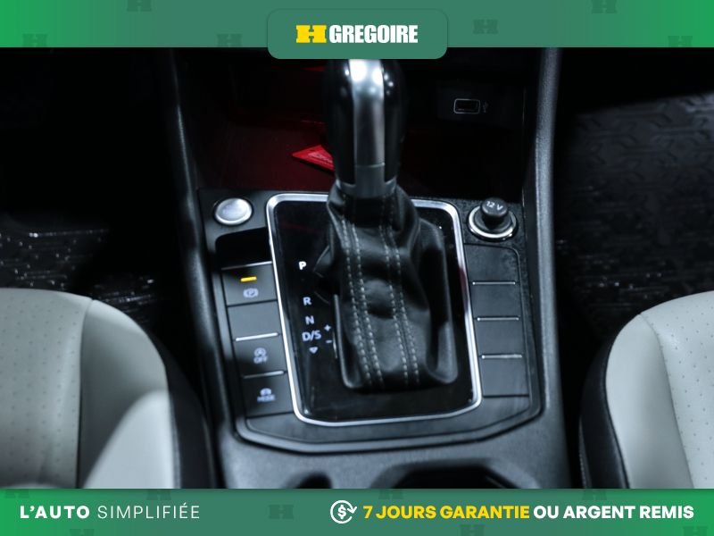Volkswagen Jetta 821548 | Highline AUTO AC CUIR TOIT MAGS CAM RECULE BLUETOO 2019 Blanc Laval - photo #20