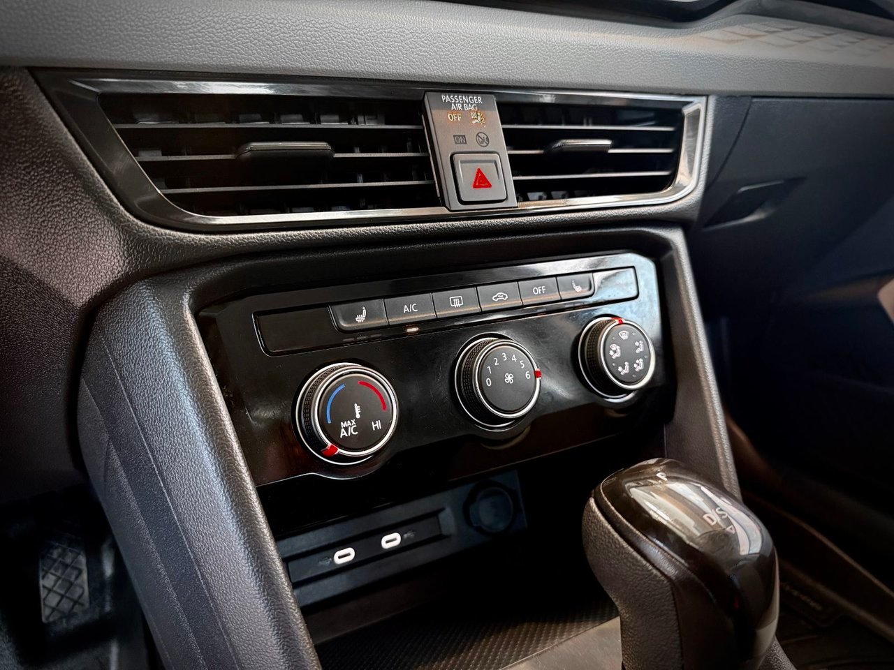 2024 Volkswagen Taos Black Notre-Dame-des-Prairies - photo #27