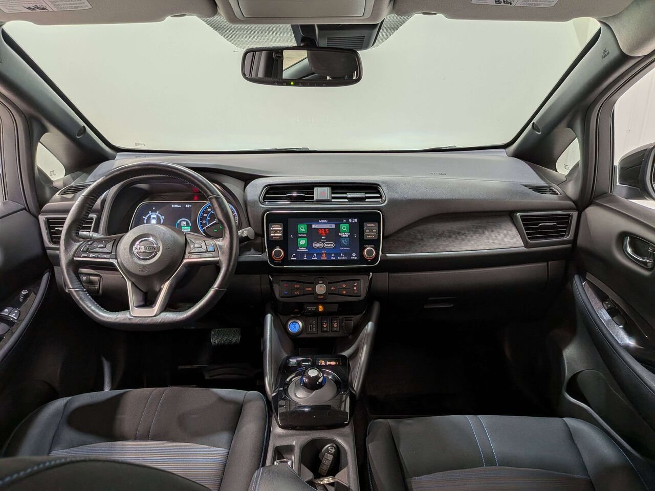 2020 Nissan LEAF SV Hatchback Black Val-David - photo #12