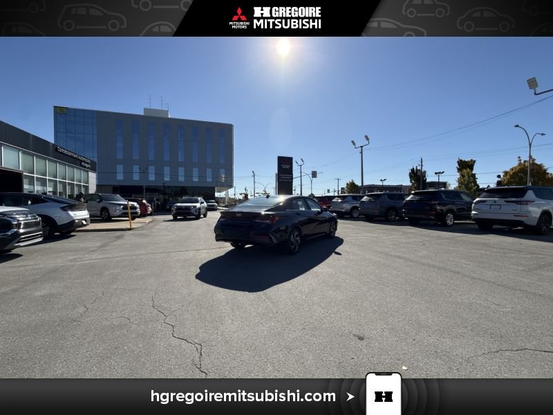 2025 Hyundai Elantra Black Laval - photo #10