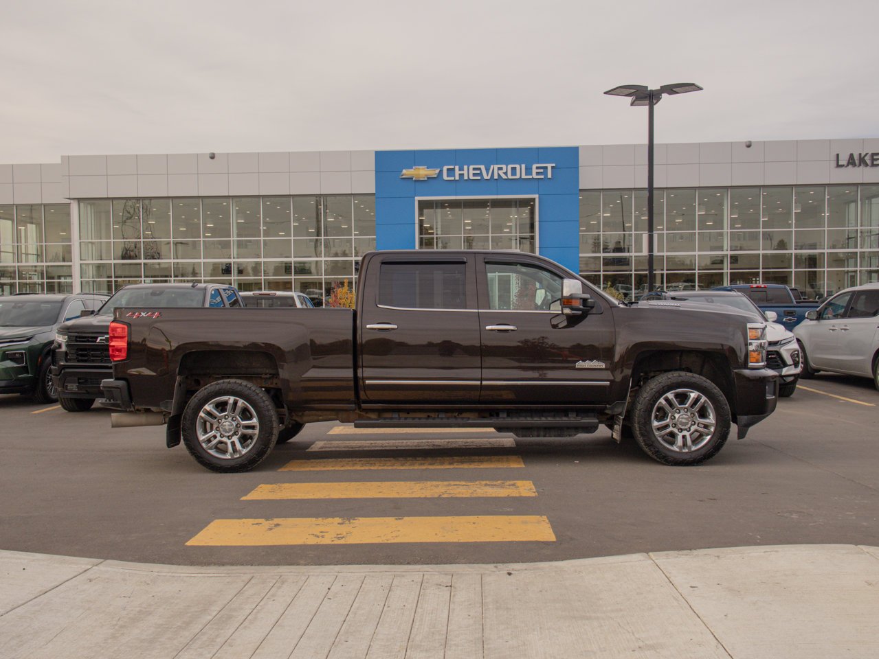 2018 Chevrolet Silverado 2500HD 4WD Crew Cab 153 High Country Havana Metallic Sherwood Park - photo #11