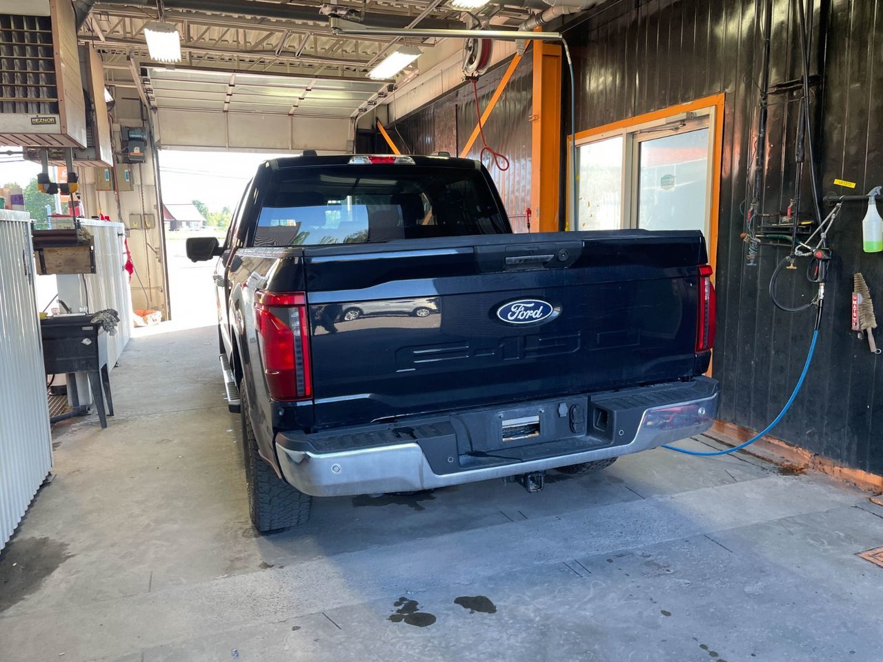 Ford F-150 XLT CREW 4X4 *3.5L ECOBOOST* NAV *CAM 360*CARPLAY 2024 Noir Saint-Jérôme - photo #5
