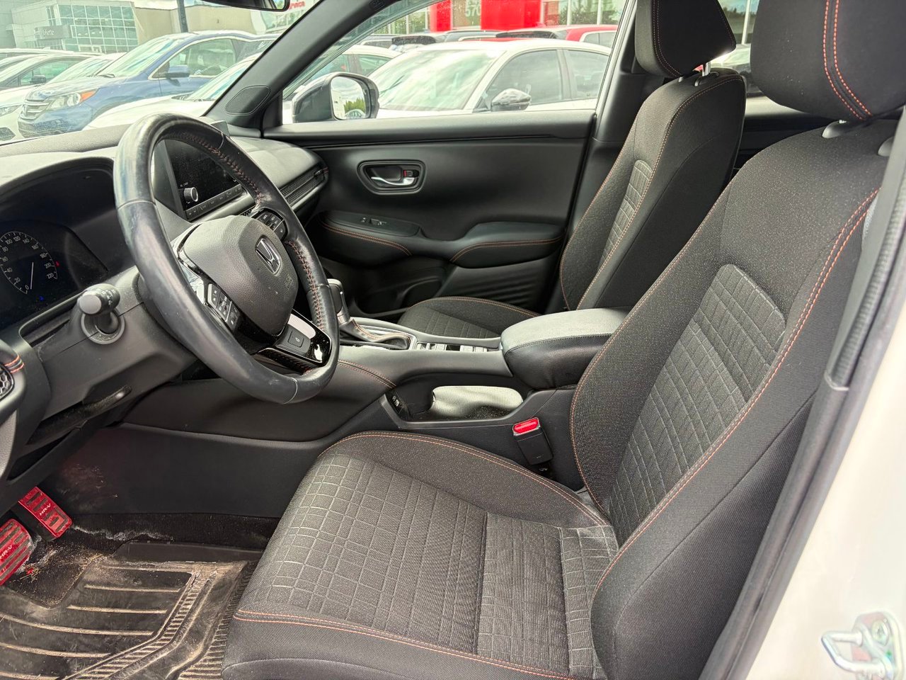 2023 Honda HR-V White Notre-Dame-des-Prairies - photo #1