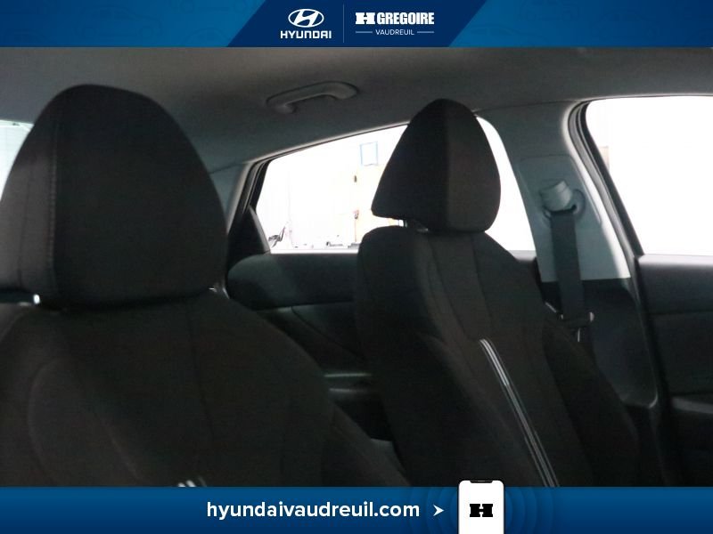 2025 Hyundai Elantra Black Laval - photo #28