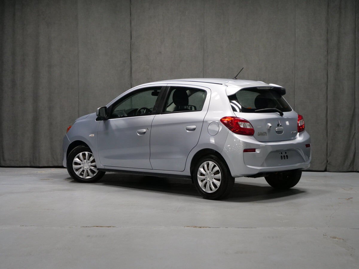 2018 Mitsubishi Mirage ES Silver Montreal - photo #3