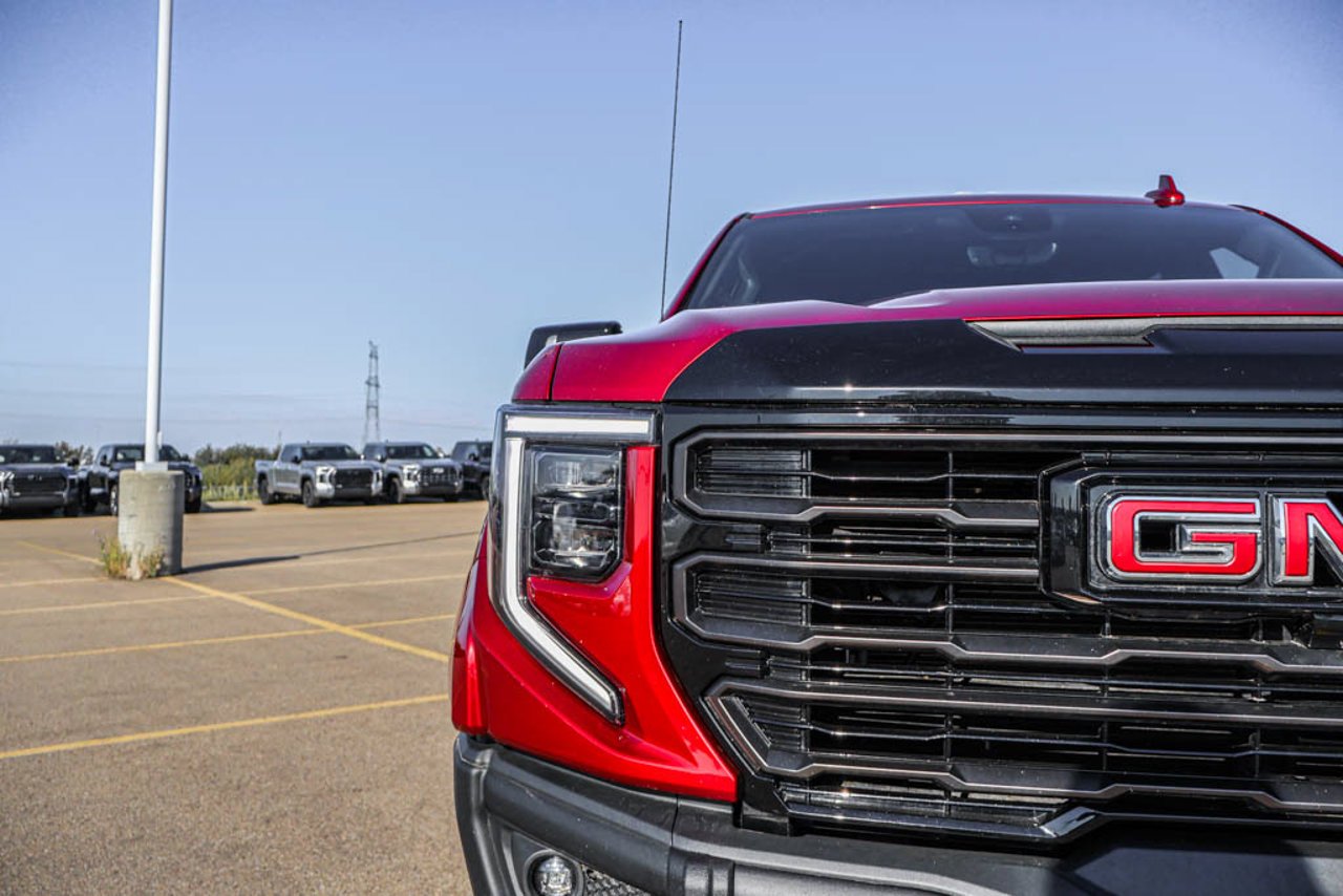 2024 GMC Sierra 1500 4WD Crew Cab 147 AT4X Red Sherwood Park - photo #10