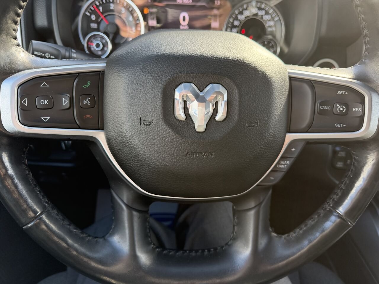 2020 RAM 1500 BIG HORN Black Montmagny - photo #8