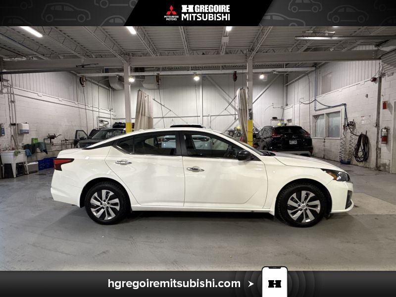 2024 Nissan Altima White Saint-Eustache - photo #10