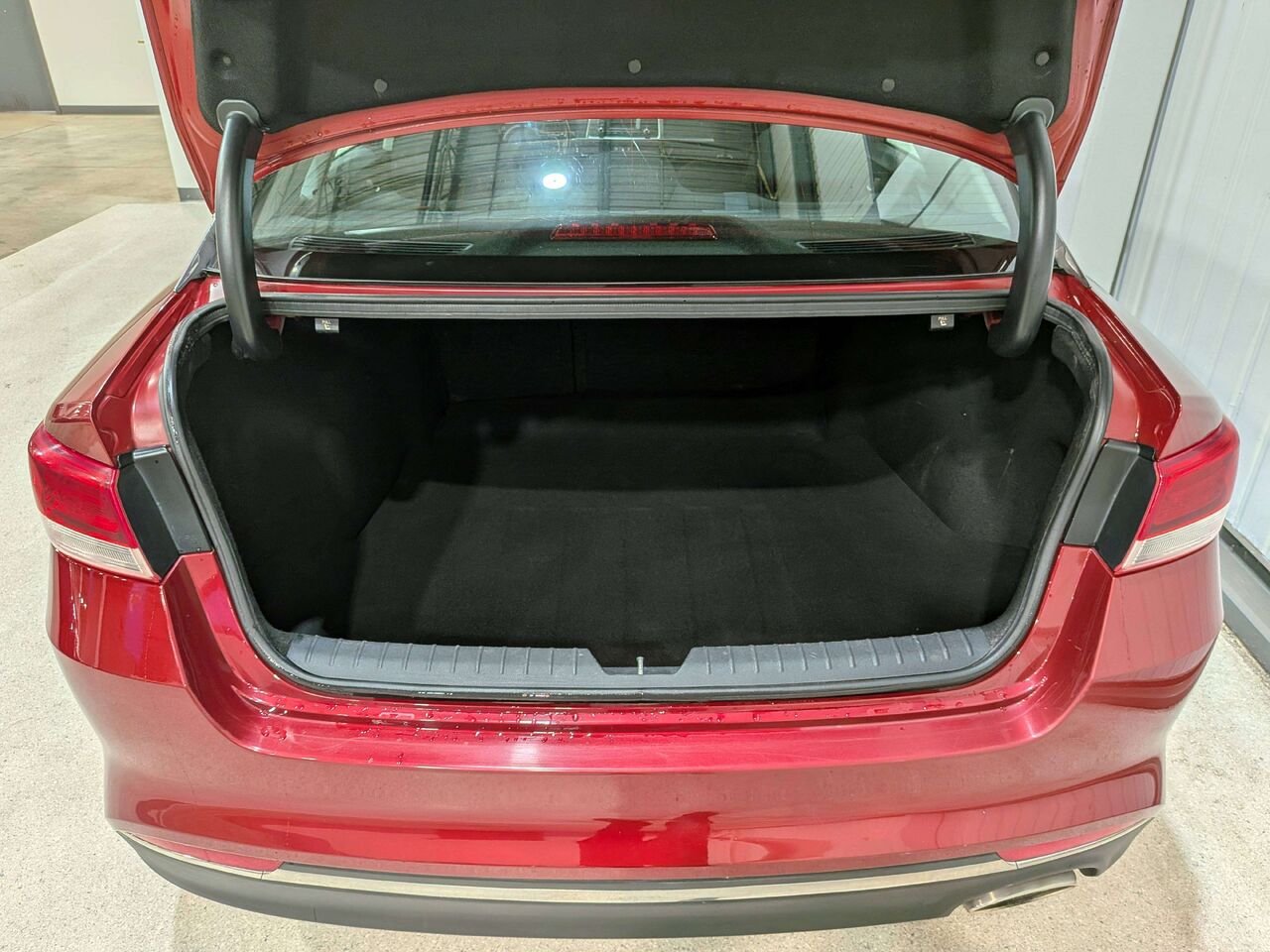 2018 Kia Optima LX Auto Red Val-David - photo #8