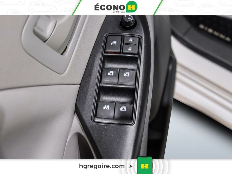 2020 Toyota Sienna White Saint-Eustache - photo #12